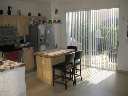 Townhouse in Sunrise, Broward County