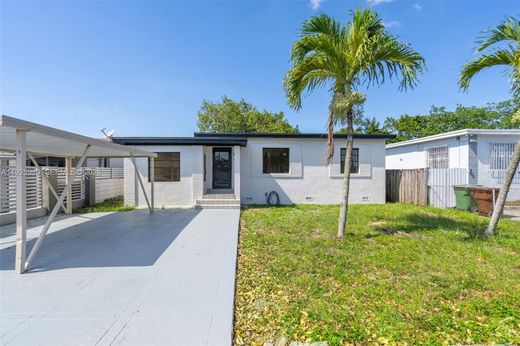 Villa in Hialeah, Miami-Dade County