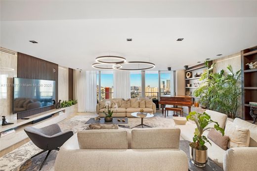 Sunny Isles Beach, Miami-Dade Countyのアパートメント・コンプレックス