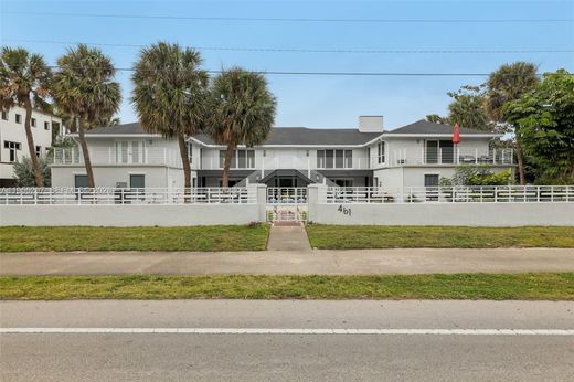 Residential complexes in Boca Raton, Palm Beach