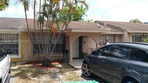 Townhouse in Miami Gardens, Miami-Dade