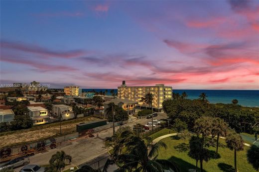 Residential complexes in Hollywood, Broward County