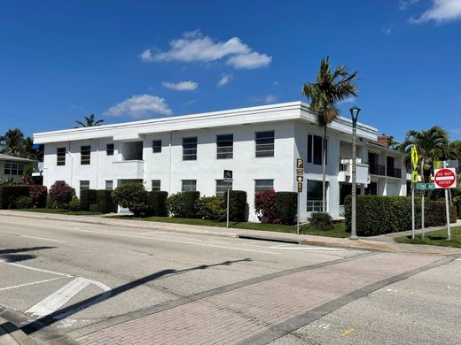 Residential complexes in Lake Worth, Palm Beach