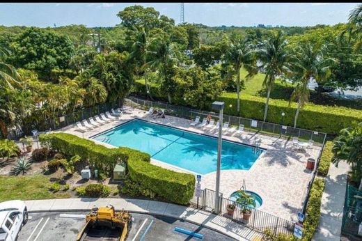 Residential complexes in Boynton Beach, Palm Beach