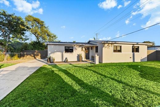 ‏וילה ב  Hialeah, Miami-Dade County