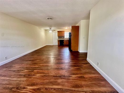 Residential complexes in Fort Lauderdale, Broward County