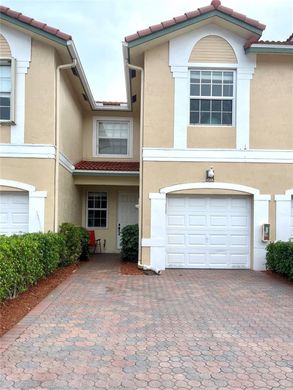 Townhouse - Coral Springs, Broward County