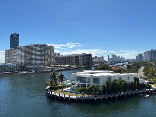 Residential complexes in Hallandale, Broward County