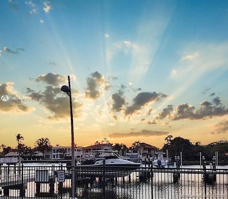 Komplex apartman Hallandale Beach, Broward County