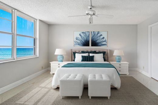 Residential complexes in Highland Beach, Palm Beach