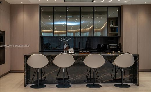Complexes résidentiels à Bal Harbour, Comté de Miami-Dade