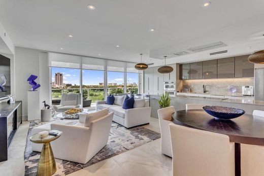 Residential complexes in Boca Raton, Palm Beach