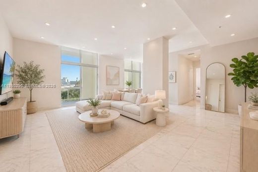 Residential complexes in Miami Beach, Miami-Dade