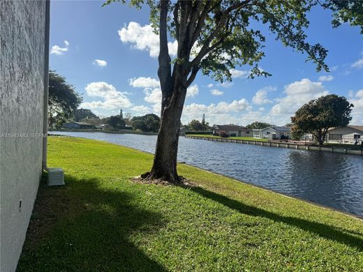Residential complexes in Tamarac, Broward County