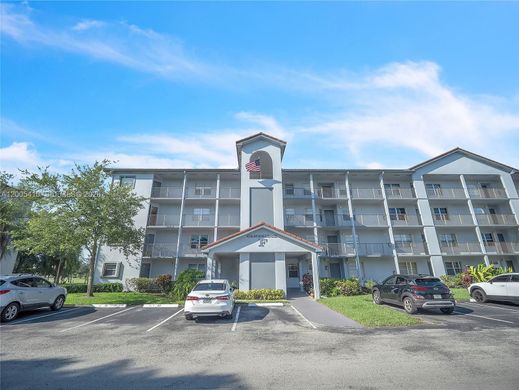 Residential complexes in Pembroke Pines, Broward County
