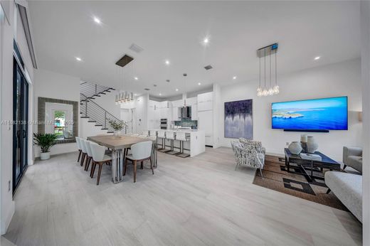 Villa - Doral, Miami-Dade County