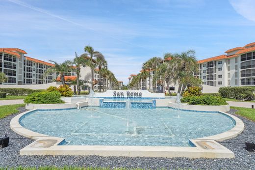 Residential complexes in Boca Raton, Palm Beach