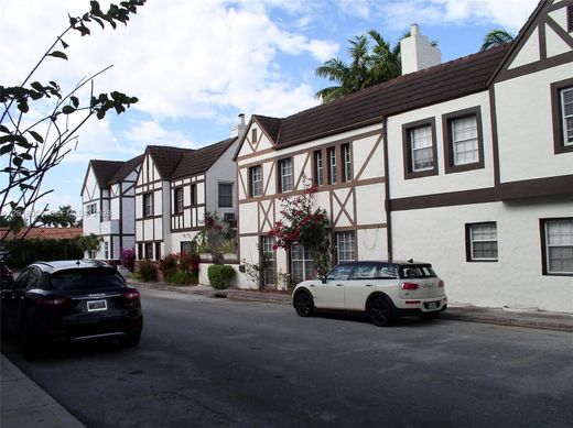 Casa di città a Coral Gables, Miami-Dade County