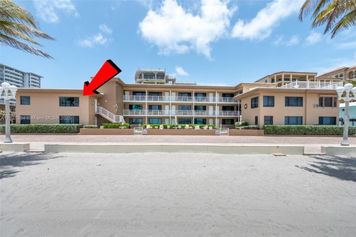 Residential complexes in Hollywood, Broward County