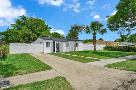 Villa - Miami Gardens, Miami-Dade County