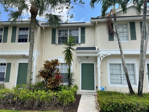 Townhouse in Coral Springs, Broward County