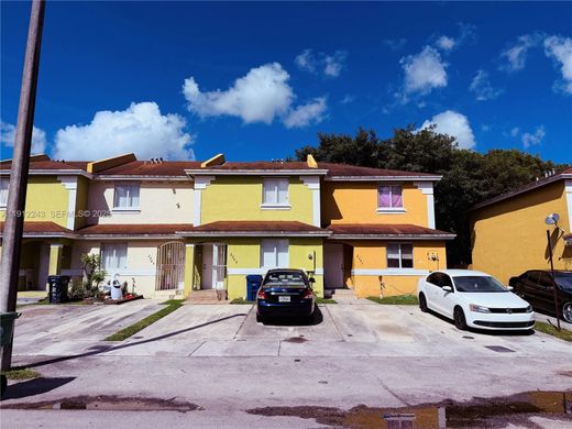 Townhouse in Opa-locka North  (historical), Miami-Dade