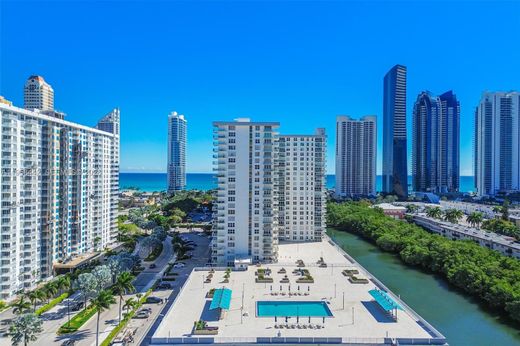 Complexes résidentiels à Sunny Isles Beach, Comté de Miami-Dade