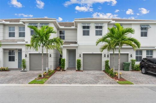 Townhouse in Pembroke Pines, Broward County