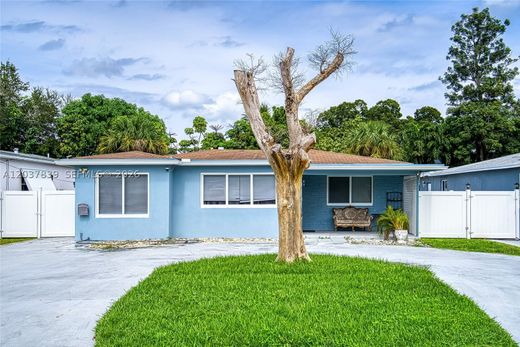 Villa in Hallandale, Broward County