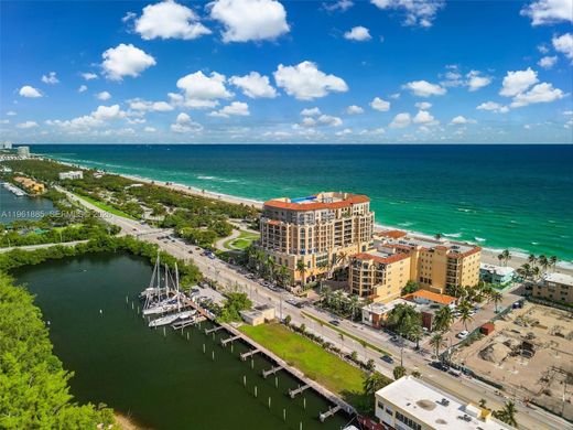 Residential complexes in Hollywood, Broward County