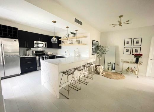 公寓楼  Pembroke Pines, Broward County