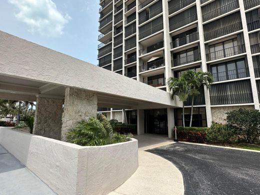 Residential complexes in Hutchinson Island South, Saint Lucie County