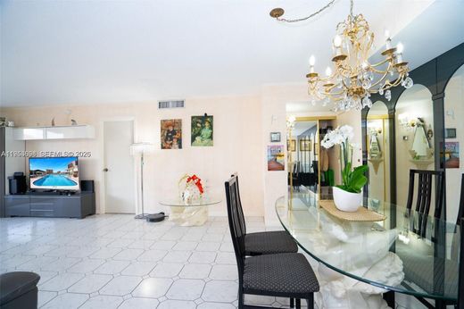 Kamienica w Hallandale Beach, Broward County