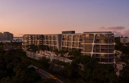 Residential complexes in Miami Beach, Miami-Dade