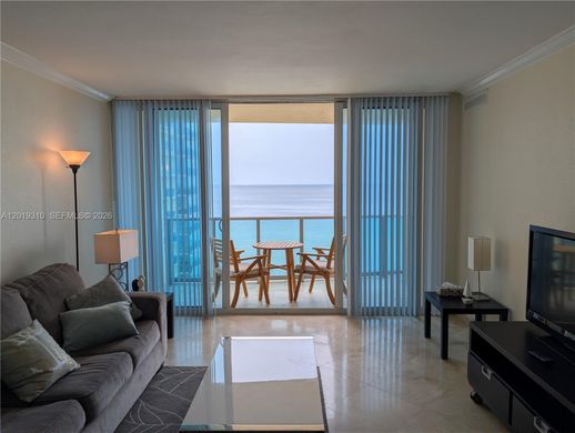 Residential complexes in Hollywood, Broward County