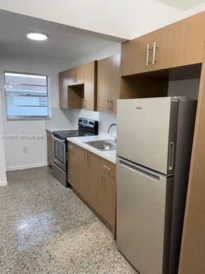 公寓楼  Hialeah, Miami-Dade County