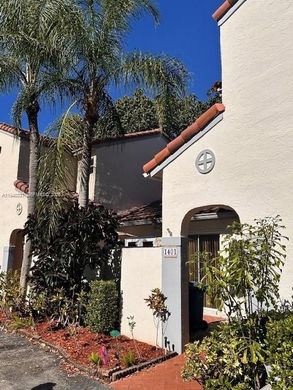 Residential complexes in Weston, Broward County