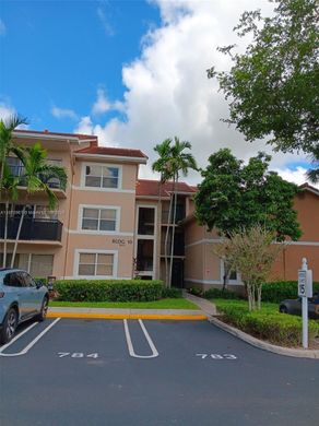 Residential complexes in Coral Springs, Broward County