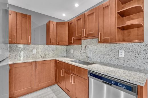 Townhouse in Coral Springs, Broward County