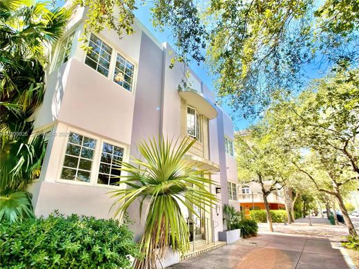 Residential complexes in Miami Beach, Miami-Dade