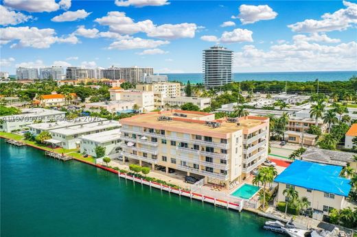 Residential complexes in Miami Beach, Miami-Dade