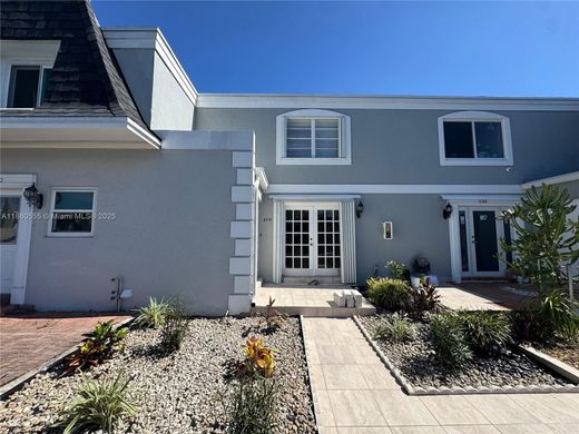 تاون هاوس ﻓﻲ Hallandale Beach, Broward County