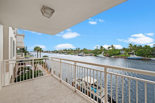 Residential complexes in Hillsboro Beach, Broward County