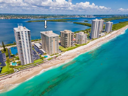 Residential complexes in Palm Beach Shores, Palm Beach