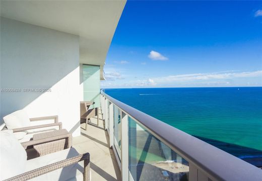 Residential complexes in Hollywood, Broward County
