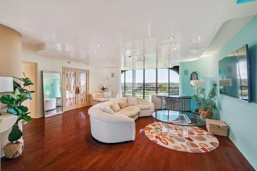 Residential complexes in Boca Raton, Palm Beach