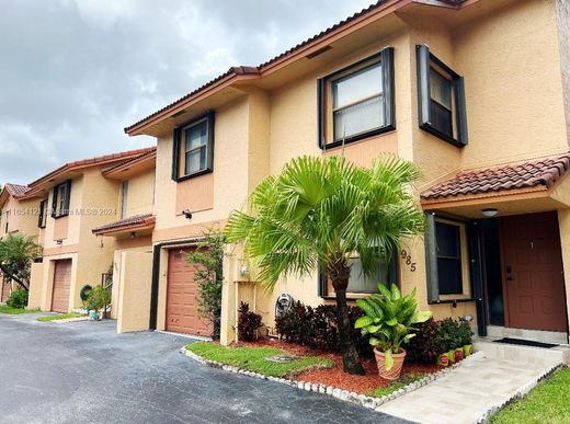 تاون هاوس ﻓﻲ Pembroke Pines, Broward County