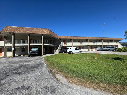Residential complexes in Miami Gardens, Miami-Dade