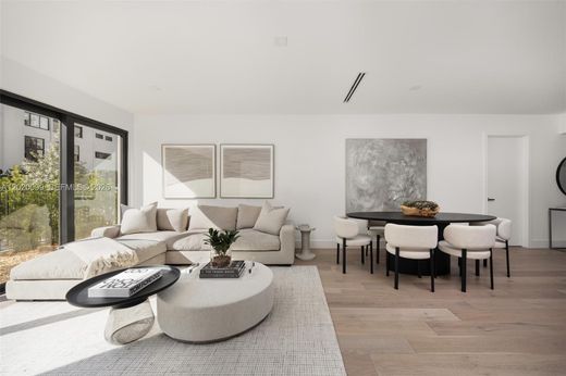 Residential complexes in Key Biscayne, Miami-Dade