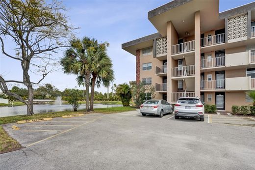 Residential complexes in Lauderdale Lakes, Broward County